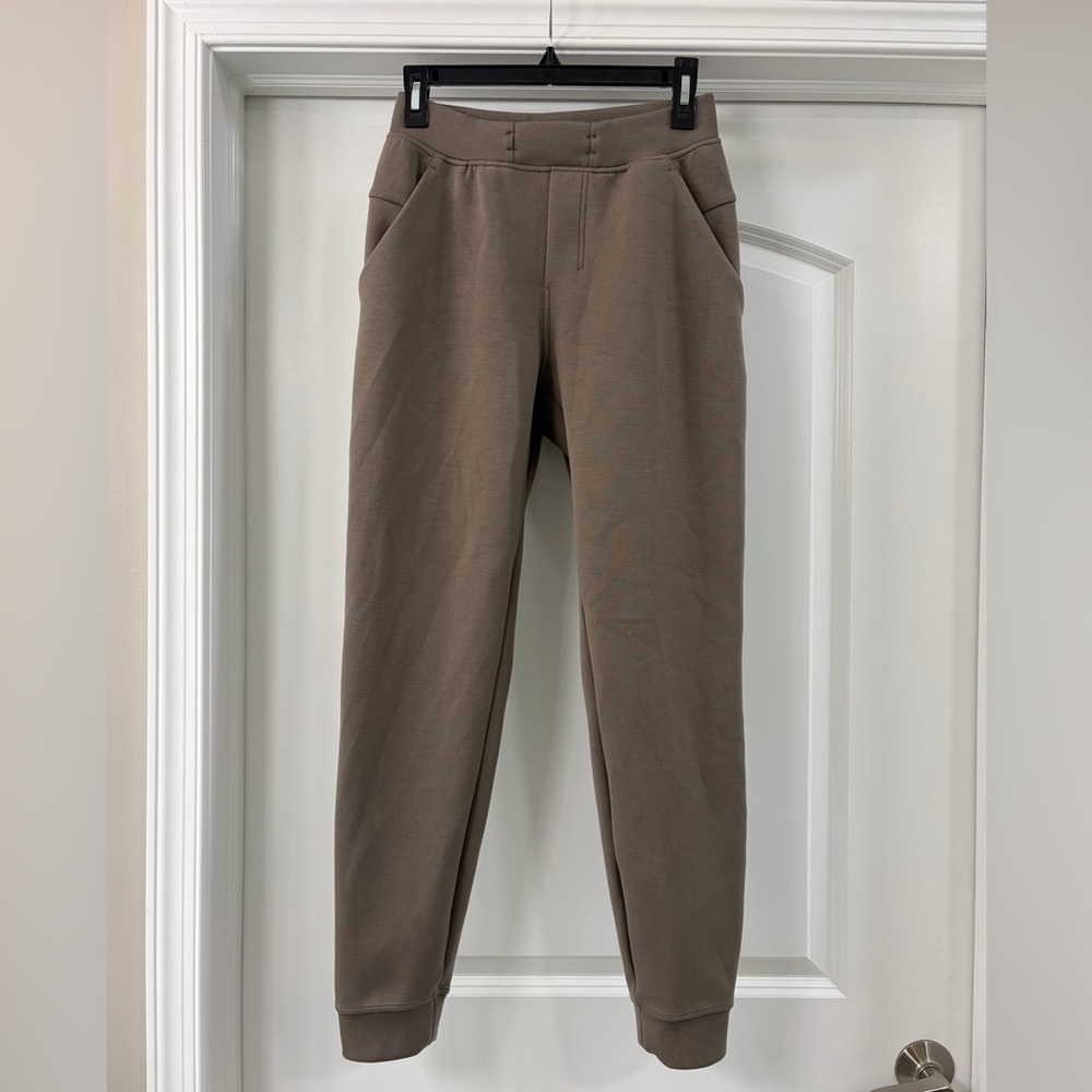 Lululemon Smooth Space Jogger Size XS